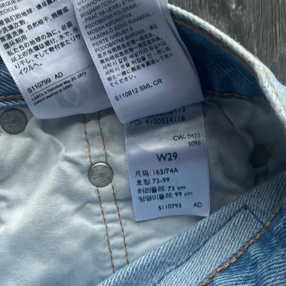 Levi 501Denim Shorts | Light Wash | Size 29 - Picture 4 of 4